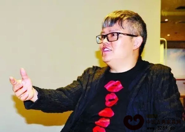 洪衛(wèi)在討論紅木家具設(shè)計(jì)的未來(lái)方向 洪衛(wèi)在討論紅木家具設(shè)計(jì)的未來(lái)方向