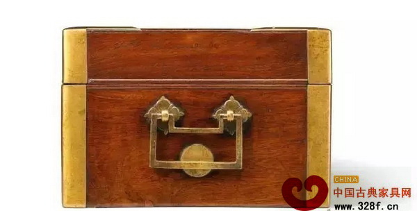 Lot 106 明末/清初 黃花梨小箱子