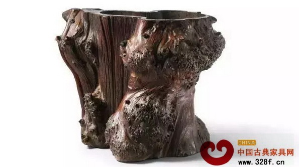 Lot 105 明末/清 樹根天然畫斗