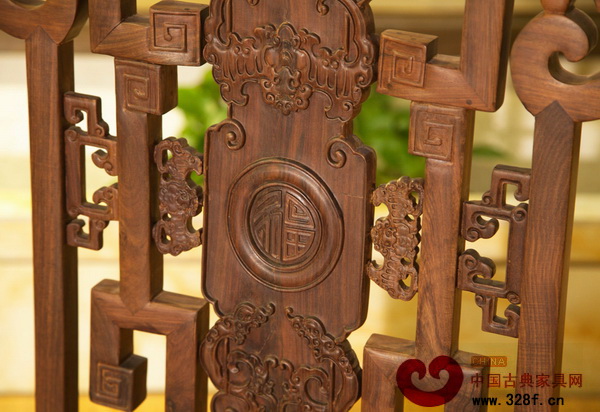 孔連紅木《交趾黃檀·福臨門圓臺》（局部）