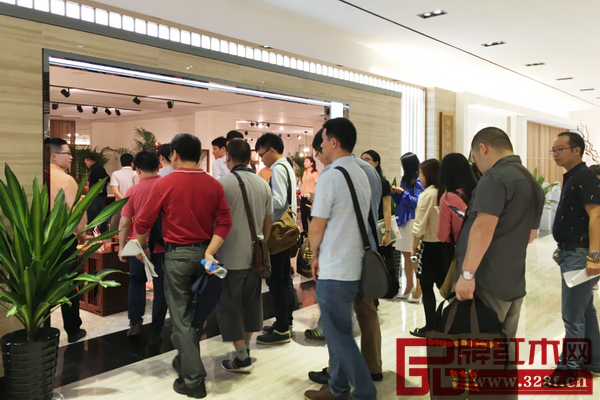 媒體對紅古軒“悅棠雅風(fēng)”專注于新中式,給予高度的好評 媒體對紅古軒“悅棠雅風(fēng)”專注于新中式,給予高度的好評