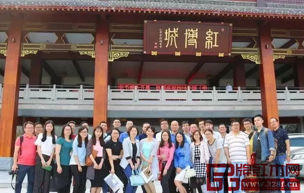 20多位省、市、鎮(zhèn)媒體采編人員參加“體驗(yàn)大涌紅木文化旅游”新媒體采風(fēng)活動(dòng) 20多位省、市、鎮(zhèn)媒體采編人員參加“體驗(yàn)大涌紅木文化旅游”新媒體采風(fēng)活動(dòng)