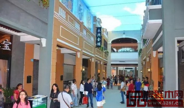 采風(fēng)團(tuán)游覽嶺南騎樓街 采風(fēng)團(tuán)游覽嶺南騎樓街