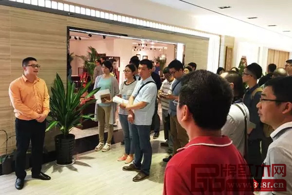 采風(fēng)團(tuán)到紅古軒進(jìn)行參觀采風(fēng)走訪 采風(fēng)團(tuán)到紅古軒進(jìn)行參觀采風(fēng)走訪