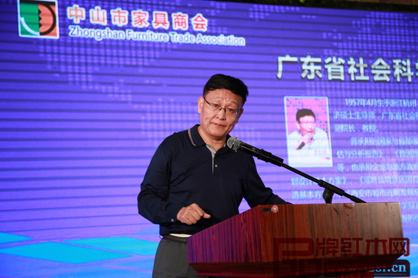 廣東省社會(huì)科學(xué)院競(jìng)爭(zhēng)力中心主任、應(yīng)用經(jīng)濟(jì)學(xué)博士丁力作精彩報(bào)告 廣東省社會(huì)科學(xué)院競(jìng)爭(zhēng)力中心主任、應(yīng)用經(jīng)濟(jì)學(xué)博士丁力作精彩報(bào)告