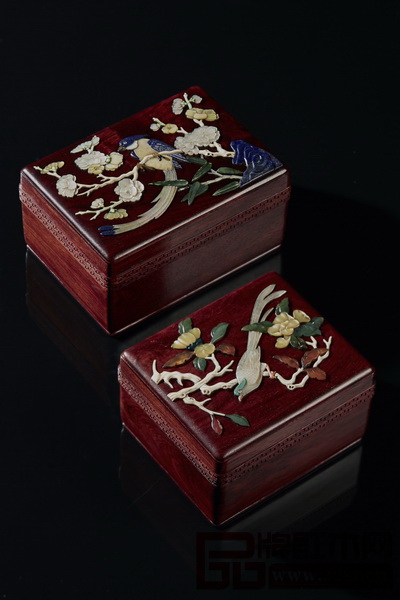 林銳群設(shè)計(jì)監(jiān)制的“小葉紫檀嵌百寶花鳥文盒”獲得2016年第11屆中國(guó)海峽工藝品博覽會(huì)優(yōu)秀作品獎(jiǎng) 林銳群設(shè)計(jì)監(jiān)制的“小葉紫檀嵌百寶花鳥文盒”獲得2016年第11屆中國(guó)海峽工藝品博覽會(huì)優(yōu)秀作品獎(jiǎng)