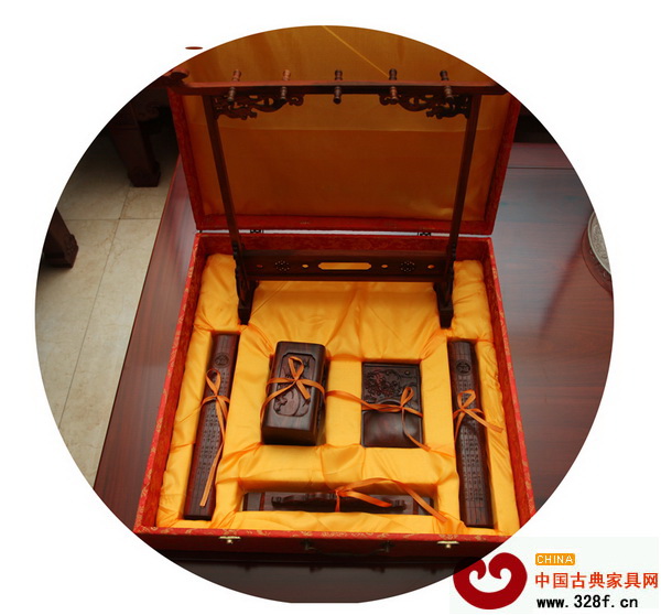 價(jià)值1000元的紅酸枝書房用品一套 價(jià)值1000元的紅酸枝書房用品一套