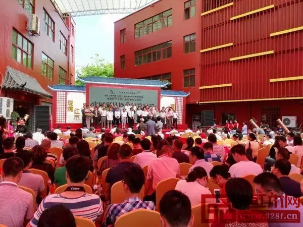 第十二屆深圳文博會(huì)觀瀾紅木文化產(chǎn)業(yè)集聚區(qū)分會(huì)場開幕式現(xiàn)場