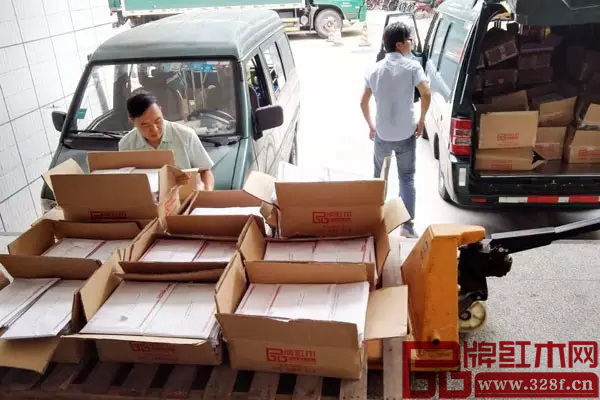 快遞小哥，辛苦了！