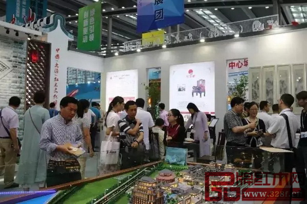 紅博城通過沙盤進(jìn)行立體展出,引來不少人關(guān)注 紅博城通過沙盤進(jìn)行立體展出,引來不少人關(guān)注