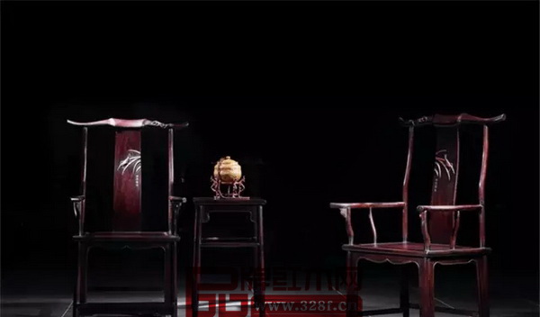 紅寶軒《輝煌騰達(dá)休閑椅》為大明雅韻系列的代表作 紅寶軒《輝煌騰達(dá)休閑椅》為大明雅韻系列的代表作