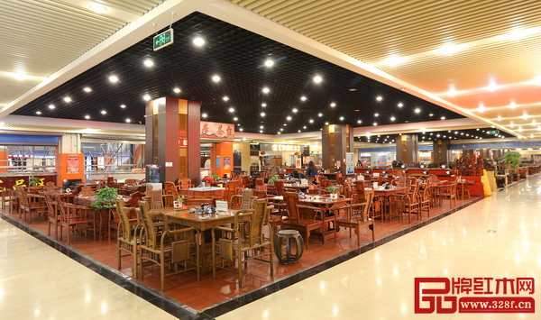 中唐紅木城吸引全國上百家高端品牌進(jìn)駐,“高質(zhì)低價”的產(chǎn)品最大程度讓利消費者 中唐紅木城吸引全國上百家高端品牌進(jìn)駐,“高質(zhì)低價”的產(chǎn)品最大程度讓利消費者