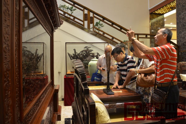 大師們仔細(xì)欣賞集古韻今(大不同)作品 大師們仔細(xì)欣賞集古韻今(大不同)作品