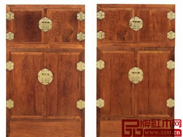 《清乾隆黃花梨龍紋大四件柜成對》拍出3976萬元的高價 《清乾隆黃花梨龍紋大四件柜成對》拍出3976萬元的高價