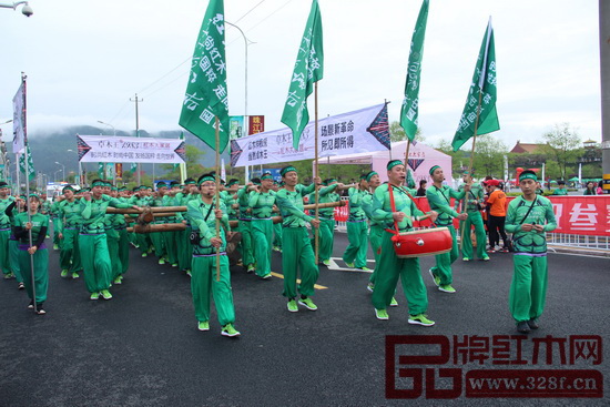 卓木王紅木綠巨人團隊走上了橫馬賽道 卓木王紅木綠巨人團隊走上了橫馬賽道