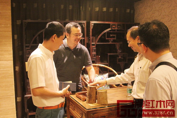 馬來西亞木材理事會(huì)一行參觀紅古軒 馬來西亞木材理事會(huì)一行參觀紅古軒