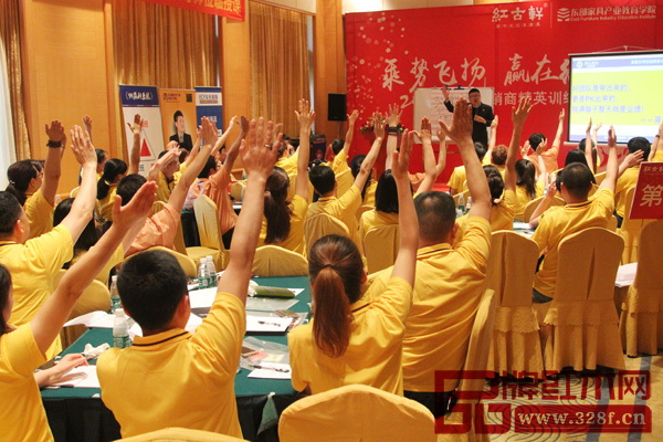 學員們熱情高漲,積極參加學習 學員們熱情高漲,積極參加學習