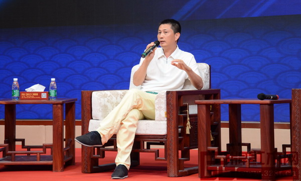 廣東省紅木商會會長、紅古軒總經(jīng)理吳赤宇作為特邀嘉賓出席論壇 廣東省紅木商會會長、紅古軒總經(jīng)理吳赤宇作為特邀嘉賓出席論壇