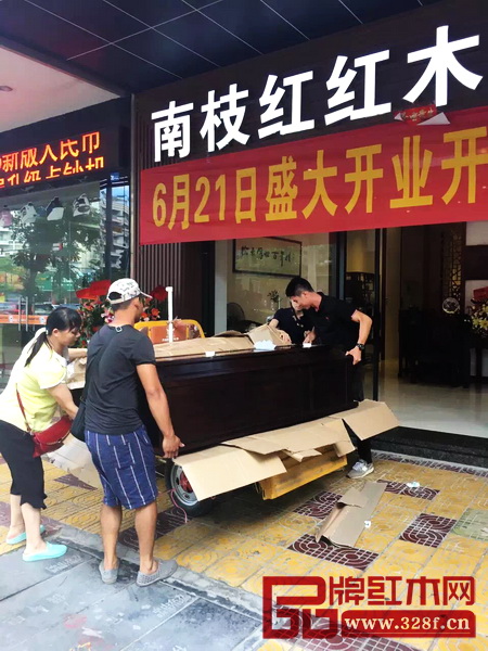 新店開業(yè)期間，訂單不斷，出貨不斷