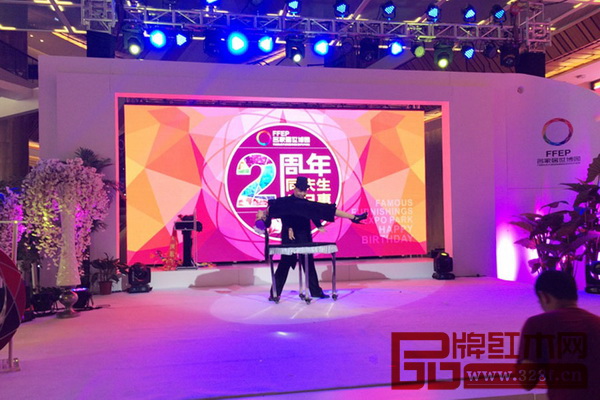 雞尾酒會(huì)的精彩魔術(shù)表演 雞尾酒會(huì)的精彩魔術(shù)表演