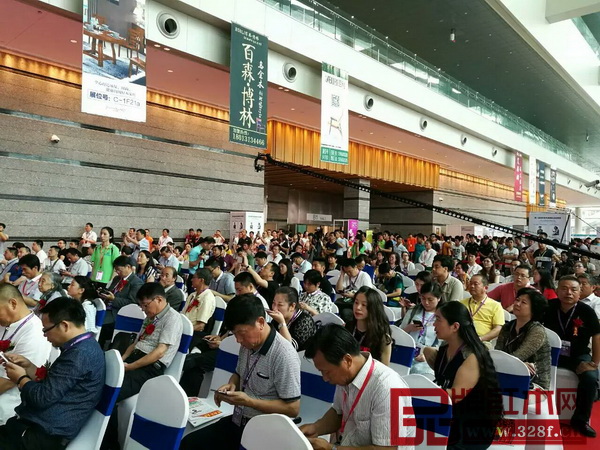 第八屆蘇州家具展開(kāi)幕典禮十分熱鬧 第八屆蘇州家具展開(kāi)幕典禮十分熱鬧