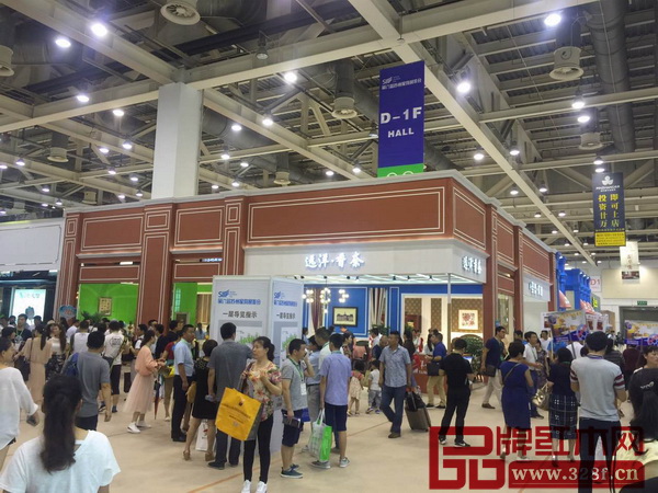 蘇州家具展首日人氣火爆,展館內(nèi)人頭攢動(dòng) 蘇州家具展首日人氣火爆,展館內(nèi)人頭攢動(dòng)