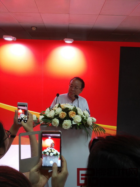 北京元亨利董事長(zhǎng)楊波作為企業(yè)代表發(fā)表講話 北京元亨利董事長(zhǎng)楊波作為企業(yè)代表發(fā)表講話