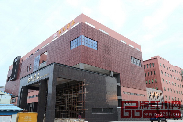 區(qū)氏臻品正在進行裝修的橫欄新展廳和新廠外景