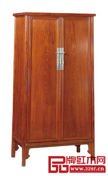 區(qū)氏臻品生產(chǎn)的《瓜棱腳大小頭柜》，其對開門的兩塊面板花紋都是對稱的，品相好，非常漂亮