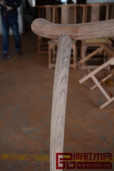 腿足上紋理的呈現(xiàn)，生長紋是向上的