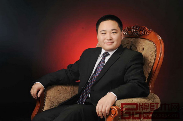 東北林業(yè)大學(xué)研究生導(dǎo)師、東北林業(yè)大學(xué)明清家具研究所所長牛曉霆 東北林業(yè)大學(xué)研究生導(dǎo)師、東北林業(yè)大學(xué)明清家具研究所所長牛曉霆