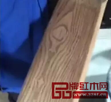 經過印刷機制造出來的木紋效果 經過印刷機制造出來的木紋效果