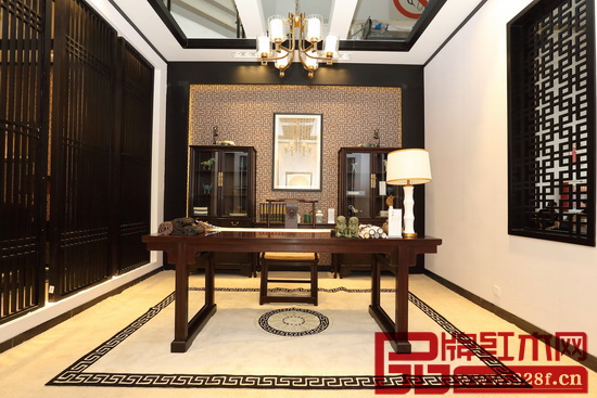永華紅木在7月北京紅木展上展示的紅木家具精品 永華紅木在7月北京紅木展上展示的紅木家具精品
