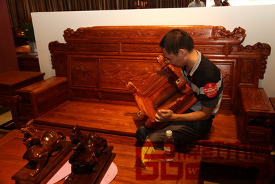 在這里，你可以這樣挑家具，趴得多近看都沒關系