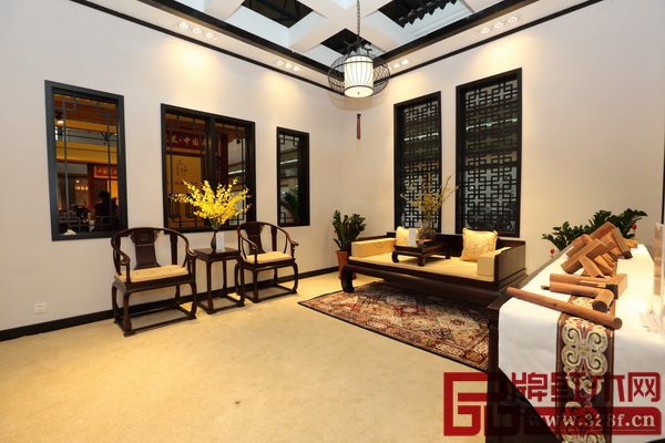 永華紅木將攜木韻系列精品、傾心打造的軟裝搭配出席盛宴