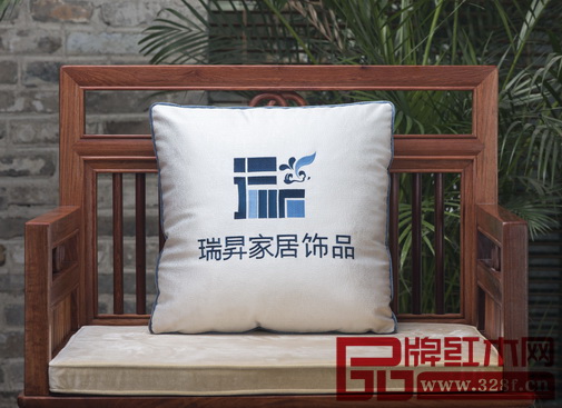 瑞昇家居看到紅木軟裝市場的空缺以及深入分析如何解決這些問題后做了第一個吃螃蟹的人——專業(yè)設計、生產紅木家具整體軟裝 瑞昇家居看到紅木軟裝市場的空缺以及深入分析如何解決這些問題后做了第一個吃螃蟹的人——專業(yè)設計、生產紅木家具整體軟裝