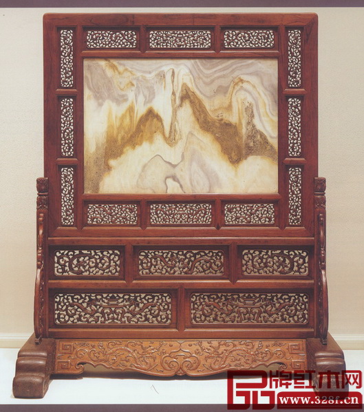 圖四 清早期 黃花梨子母螭龍紋鑲大理石座屏 長181厘米 寬41厘米 高215厘米 (羅伯特·雅各布遜·尼古拉斯·格林利:《明尼阿波利斯藝術館藏中國古典家具》) 圖四 清早期 黃花梨子母螭龍紋鑲大理石座屏 長181厘米 寬41厘米 高215厘米 (羅伯特·雅各布遜·尼古拉斯·格林利:《明尼阿波利斯藝術館藏中國古典家具》)