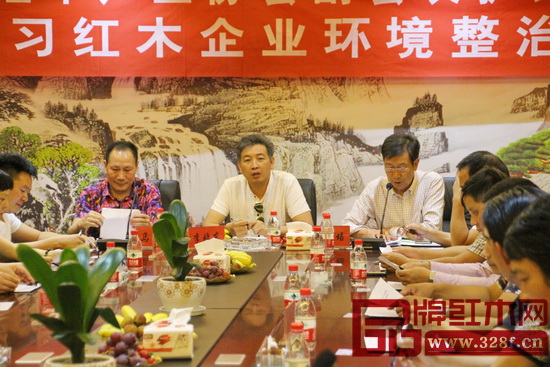 浙江省紅木產(chǎn)業(yè)協(xié)會(huì)副會(huì)長(zhǎng)擴(kuò)大會(huì)議暨參觀學(xué)習(xí)紅木企業(yè)環(huán)境整治現(xiàn)場(chǎng)會(huì)在御乾堂召開(kāi) 浙江省紅木產(chǎn)業(yè)協(xié)會(huì)副會(huì)長(zhǎng)擴(kuò)大會(huì)議暨參觀學(xué)習(xí)紅木企業(yè)環(huán)境整治現(xiàn)場(chǎng)會(huì)在御乾堂召開(kāi)