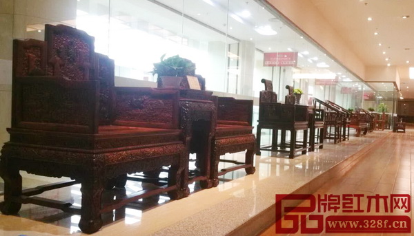 南枝紅紅木西安旗艦店內(nèi)傳承明清風韻的古典家具 南枝紅紅木西安旗艦店內(nèi)傳承明清風韻的古典家具