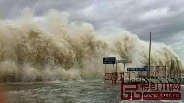 臺(tái)風(fēng)襲擊,將帶來(lái)長(zhǎng)時(shí)間狂風(fēng)暴雨(資料圖) 臺(tái)風(fēng)襲擊,將帶來(lái)長(zhǎng)時(shí)間狂風(fēng)暴雨(資料圖)