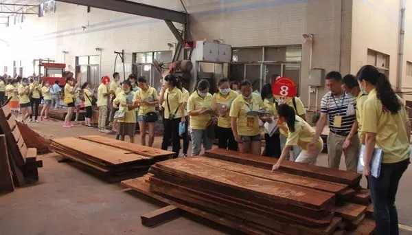 銷售精英參觀東成紅木生產(chǎn)基地 銷售精英參觀東成紅木生產(chǎn)基地