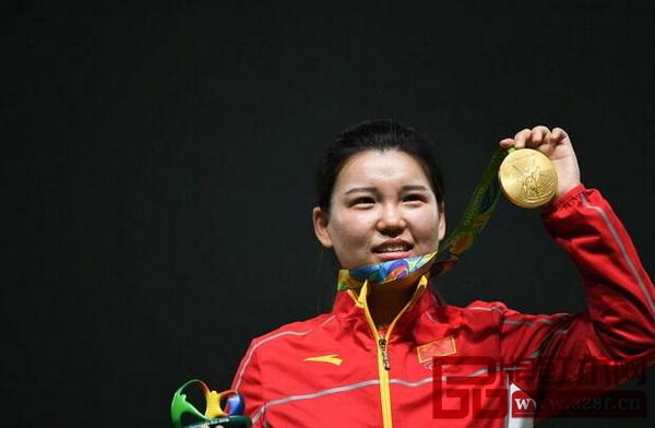 中國選手張夢雪在2016里約奧運會女子10米氣手槍決賽中摘得桂冠 中國選手張夢雪在2016里約奧運會女子10米氣手槍決賽中摘得桂冠