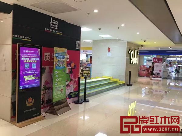 中山紅木全民狂歡團(tuán)購節(jié)的廣告出現(xiàn)在各大商場 中山紅木全民狂歡團(tuán)購節(jié)的廣告出現(xiàn)在各大商場