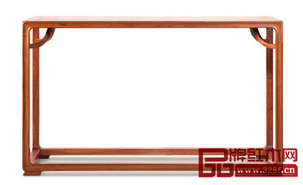 世外桃源用了多種線形，但是主體大量運(yùn)用了凹面線與其他線腳、構(gòu)件在組合（圖為世外桃源琴幾）