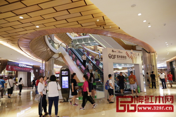 第36屆國(guó)際名家具(東莞)展覽會(huì)吸引了大量商客前來參觀