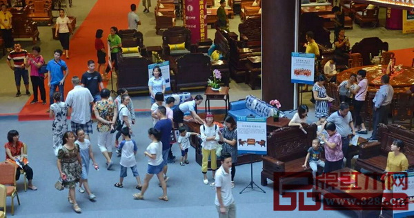 2016中山紅木全民狂歡團(tuán)購(gòu)節(jié)在紅博城負(fù)一層舉行 2016中山紅木全民狂歡團(tuán)購(gòu)節(jié)在紅博城負(fù)一層舉行