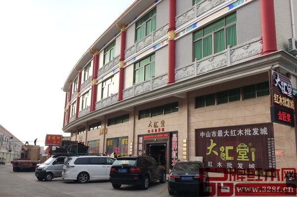 大匯堂位于沙溪鎮(zhèn)隆都紅木博覽中心B座的6800平方米展館