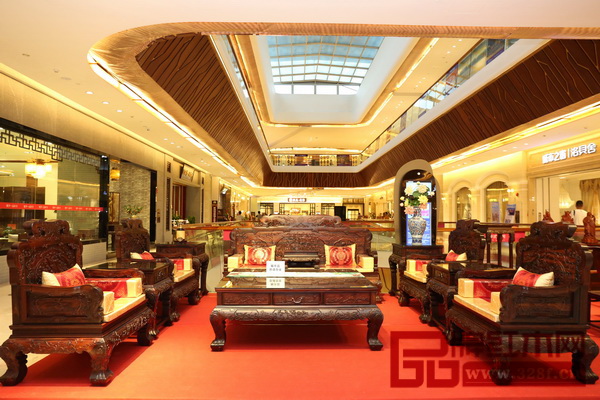 名家居世博園4樓的紅木家具館，在東莞名家具展期間成為中式文化家具展“主陣地”