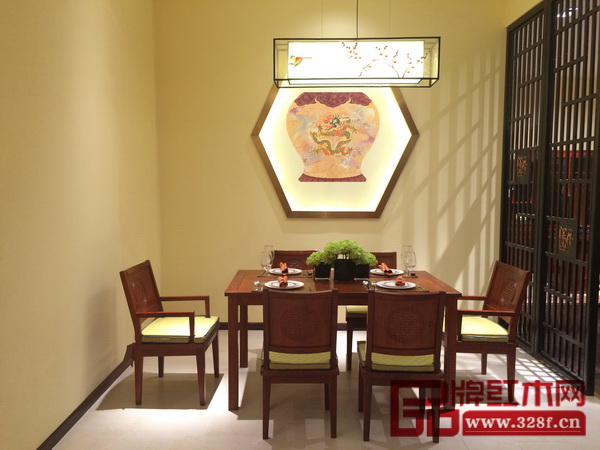 越來越多紅木家具企業(yè)推出更時(shí)尚、更簡約的新中式產(chǎn)品