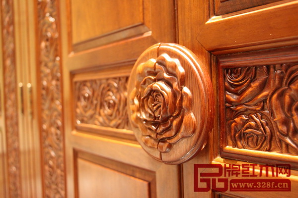 紅木家具具有較強(qiáng)的藝術(shù)性、觀賞性